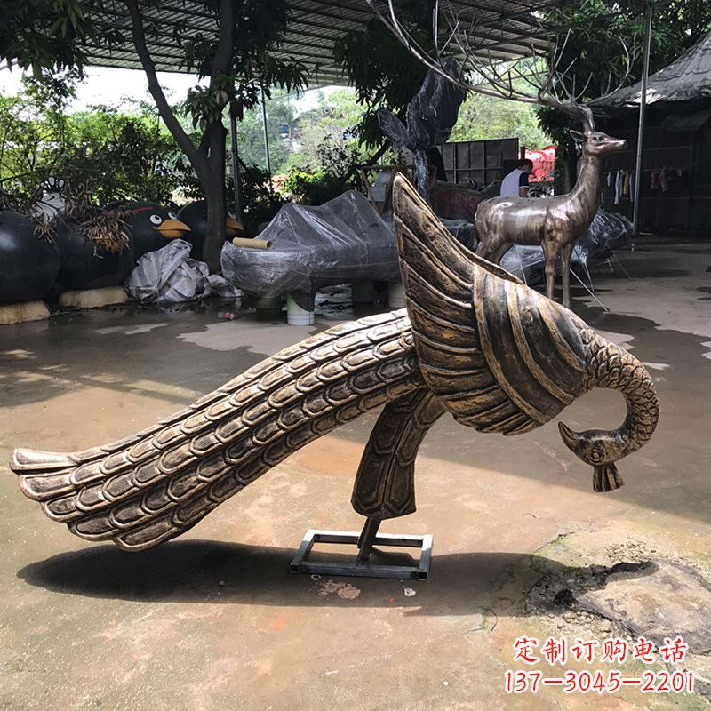 山西仿铜玻璃钢孔雀雕塑