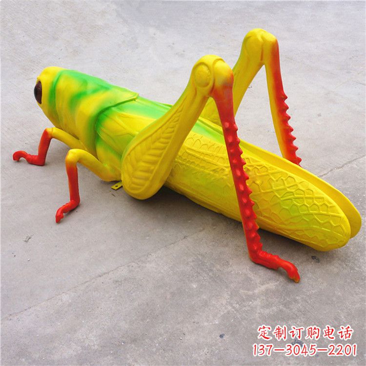 山西仿真蝗虫玻璃钢蚂蚱雕塑