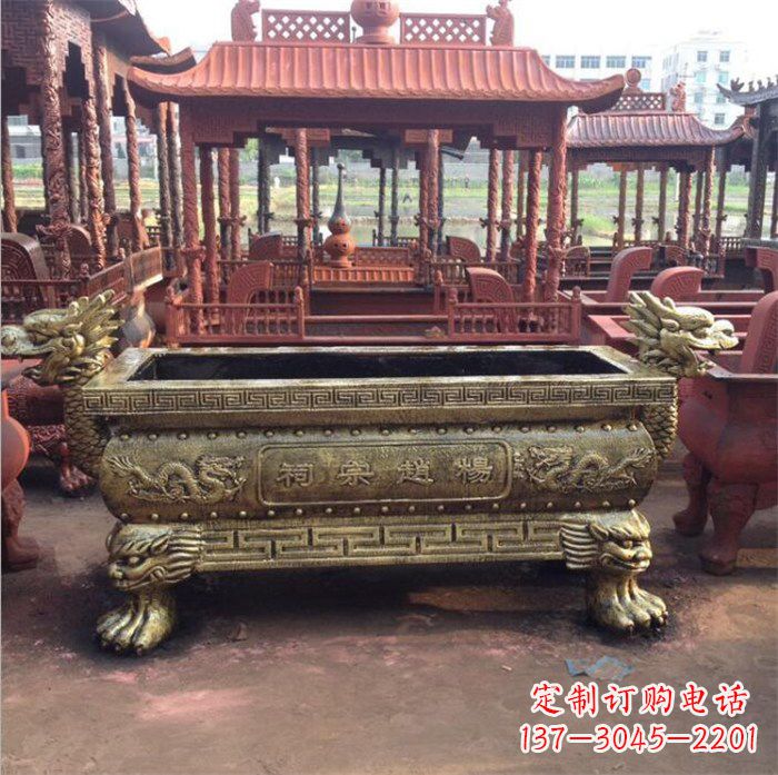 山西精美麒麟雕塑——浮雕铜香炉