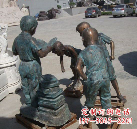 山西童话般的梦幻小孩铜雕塑