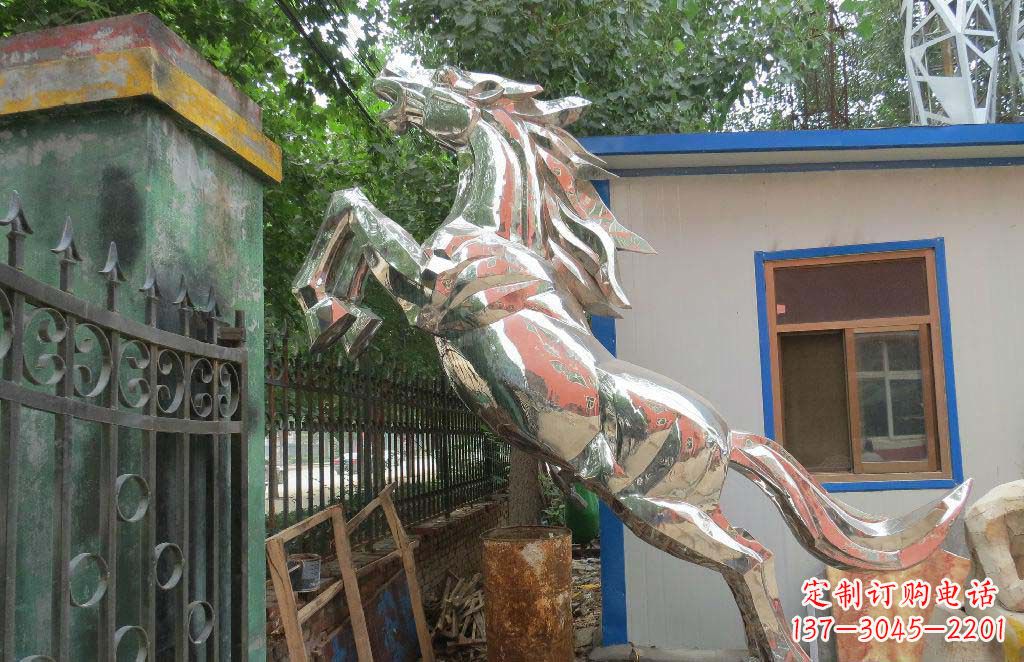 山西优雅凌厉的不锈钢奔跑马雕塑