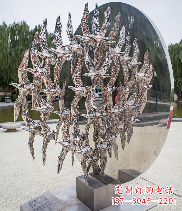 山西欣赏鸽子轻盈的美丽——不锈钢动物鸽子雕塑