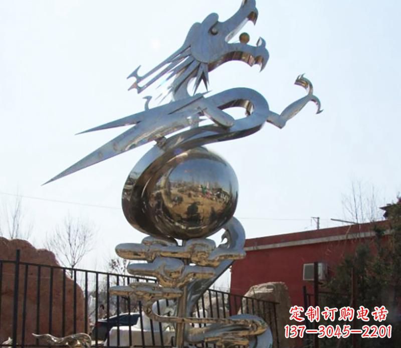 山西传统与现代完美结合的青铜龙雕塑