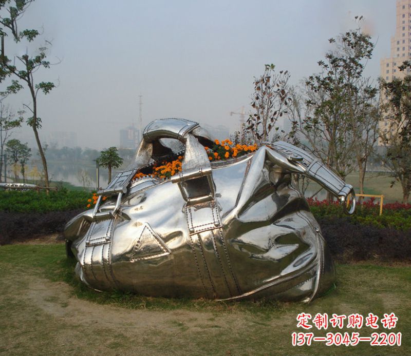 山西不锈钢手提包雕塑--传承经典,拥有独特之美
