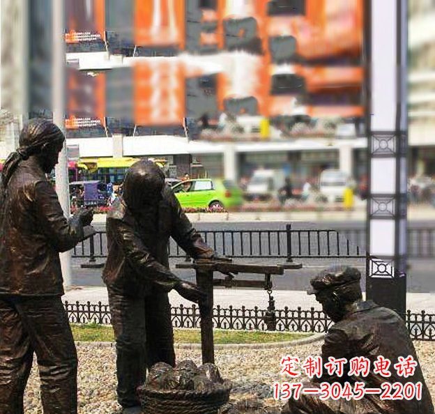 山西公园称白菜的人物小品铜雕