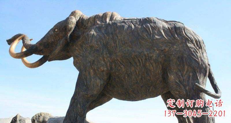 山西雕刻精美的大象铜雕