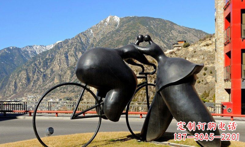 山西公园抽象骑自行车人物