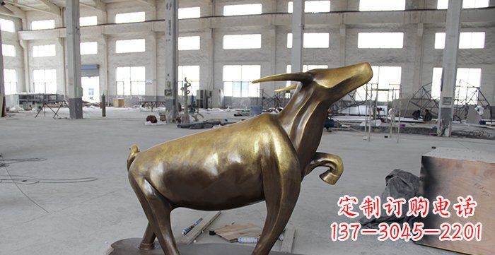 山西公园抽象小牛动物铜雕