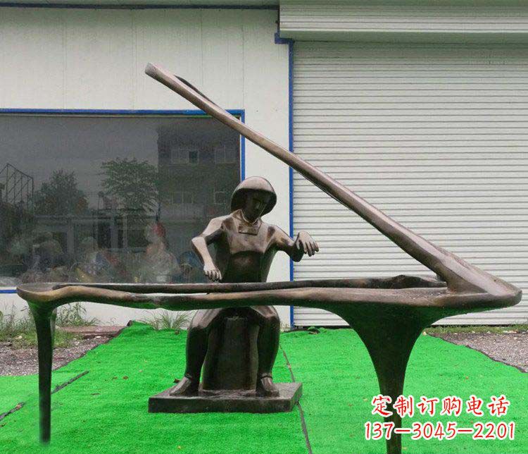 山西公园弹钢琴的抽象人物小品铜雕