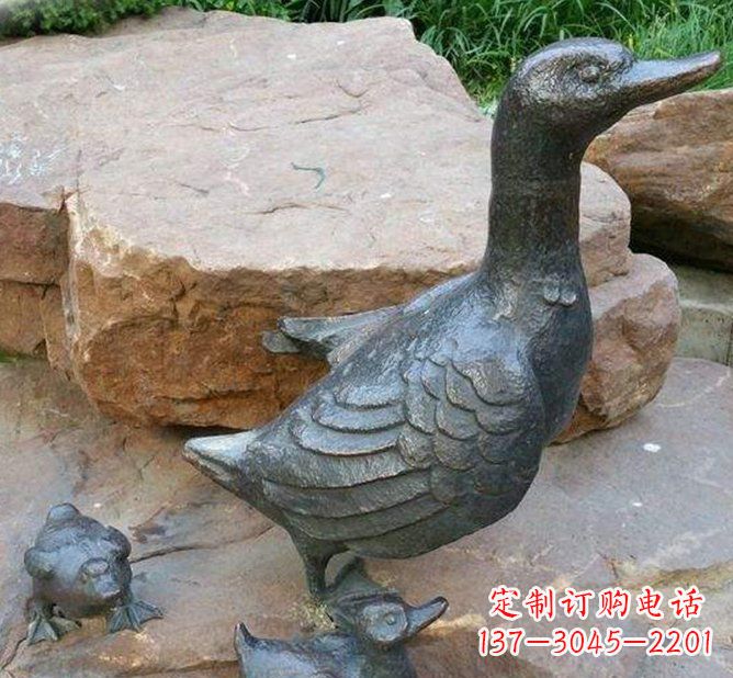 山西公园动物鸭子铜雕