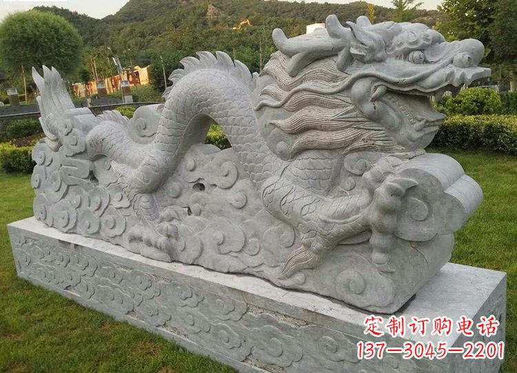 山西公园仿古龙雕塑