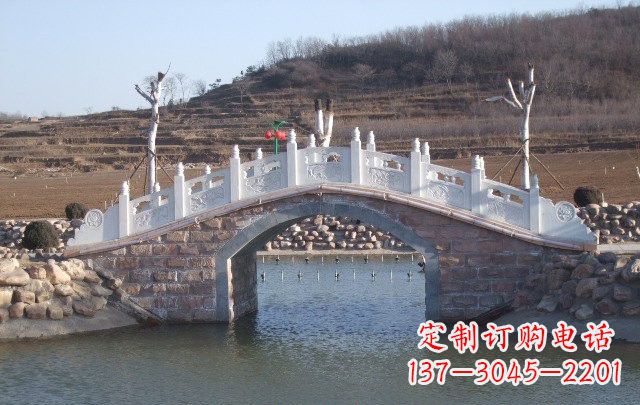 山西独特设计的拱桥石雕
