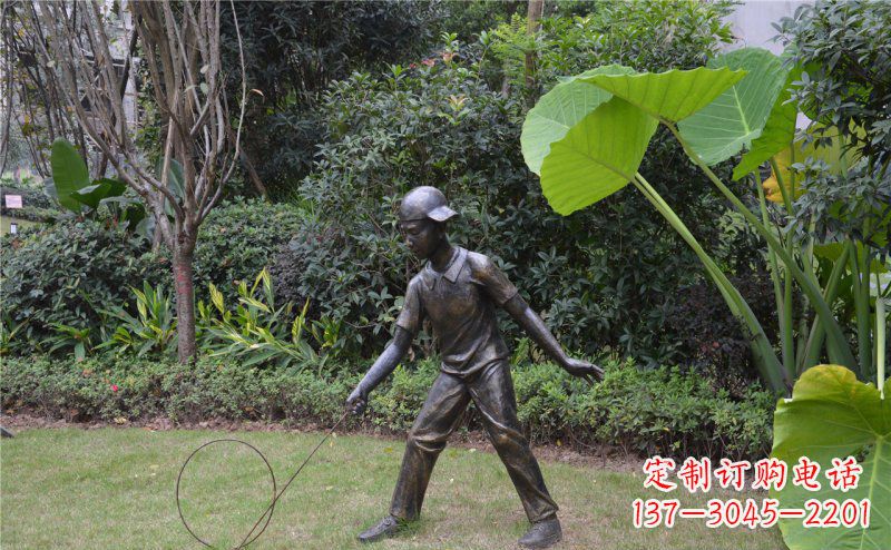 山西铜雕“小男孩滚铁环”