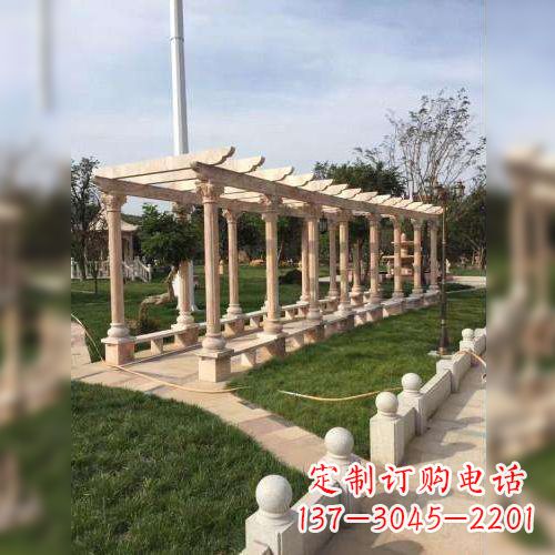 山西增添公园美景的长廊石雕
