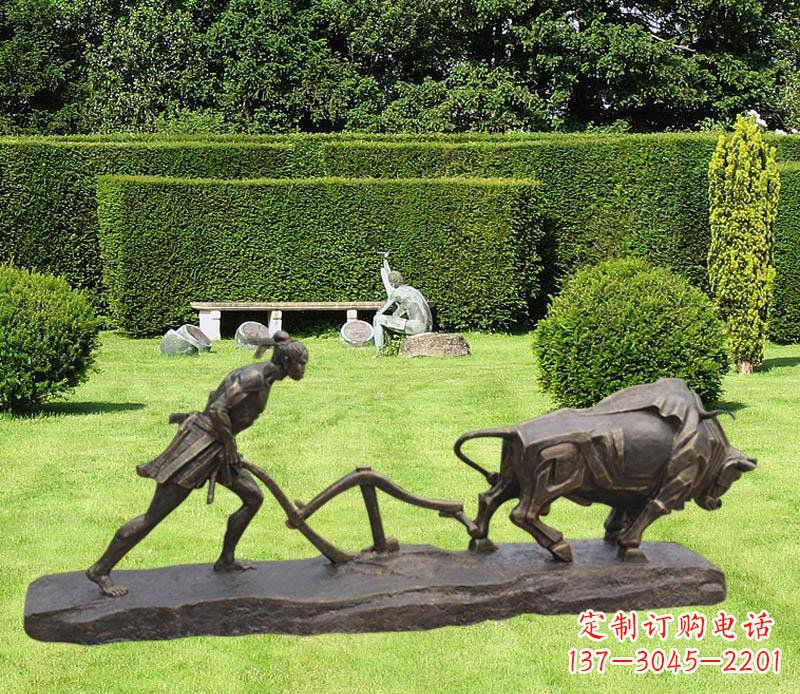 山西古典风格牛雕塑,新时代艺术装点