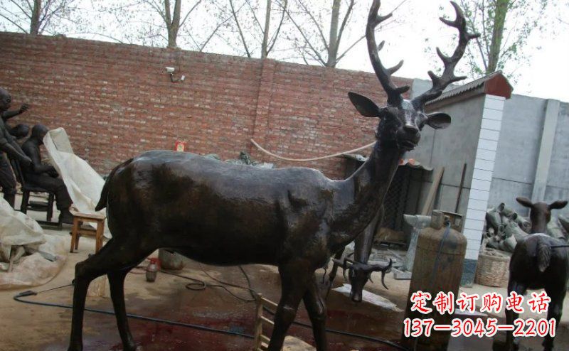 山西公园梅花鹿小鹿动物铜雕