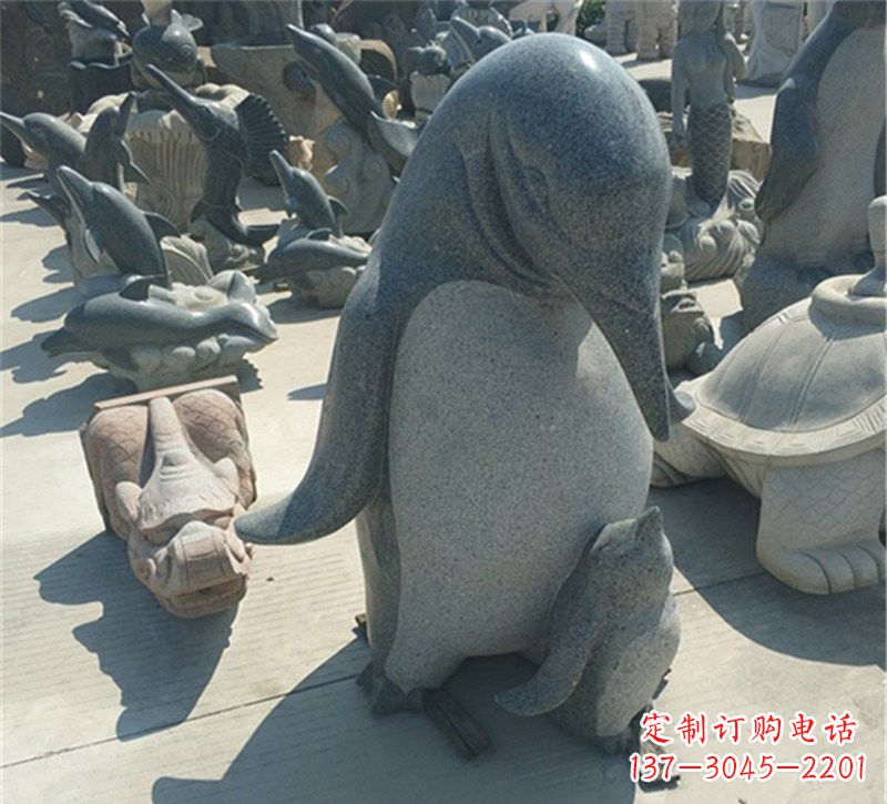 山西公园母子企鹅石雕