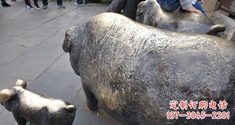 山西公园精美母子猪铜雕