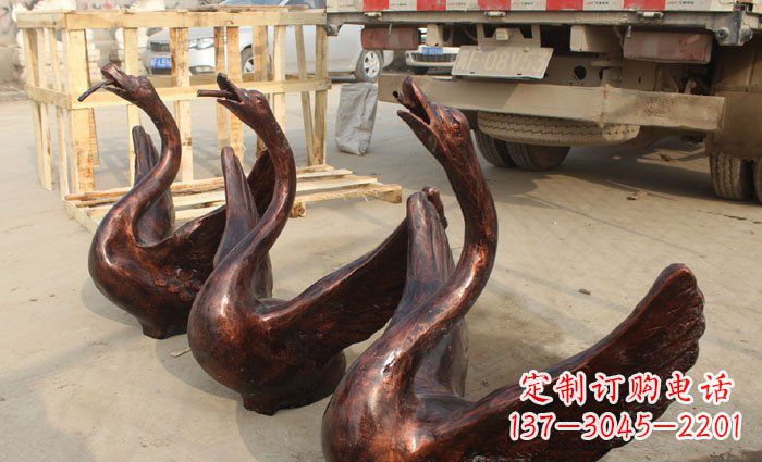 山西优雅活泼的天鹅铜雕