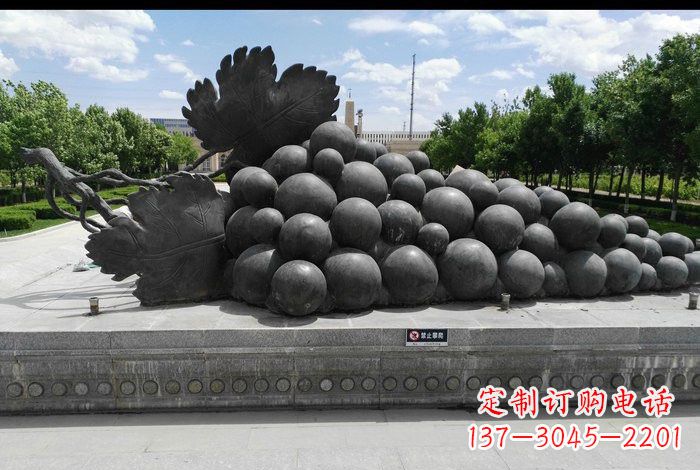 山西美轮美奂的葡萄铜雕塑