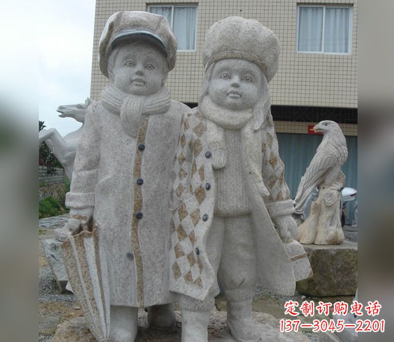 山西公园情侣人物石雕