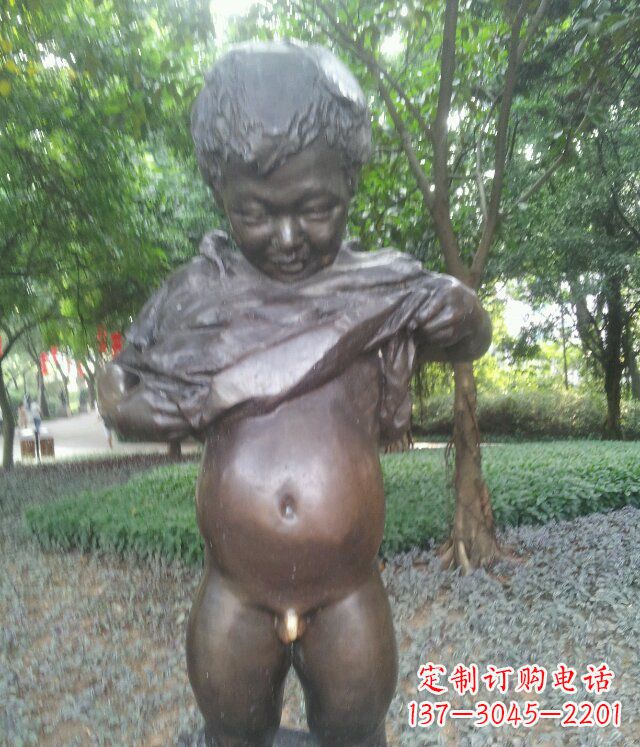 山西萌动活泼的男孩铜雕塑