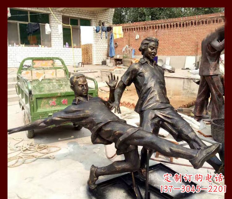 山西足球迷必备,象征性的足球雕塑