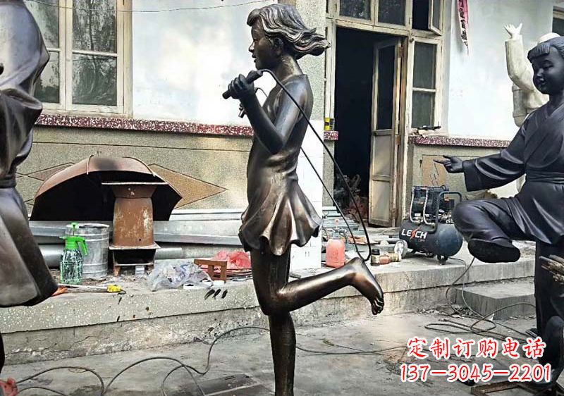山西公园跳绳小女孩铜雕