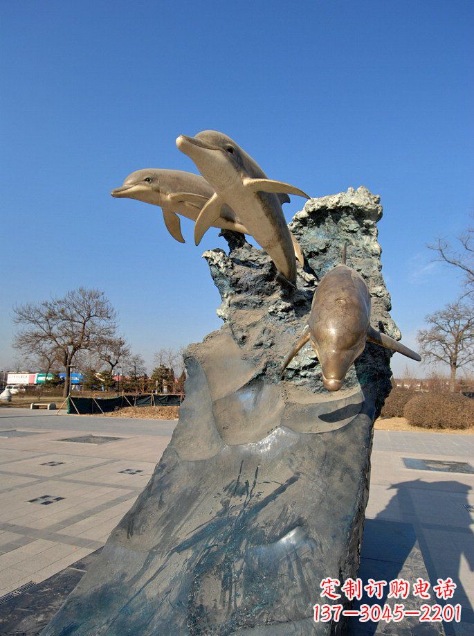 山西公园跳水的海豚景观雕塑