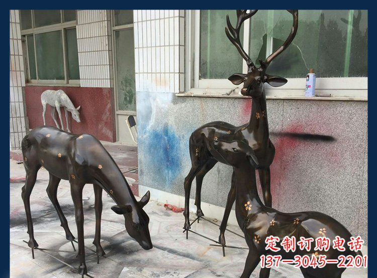 山西高贵优雅的梅花鹿铜雕塑