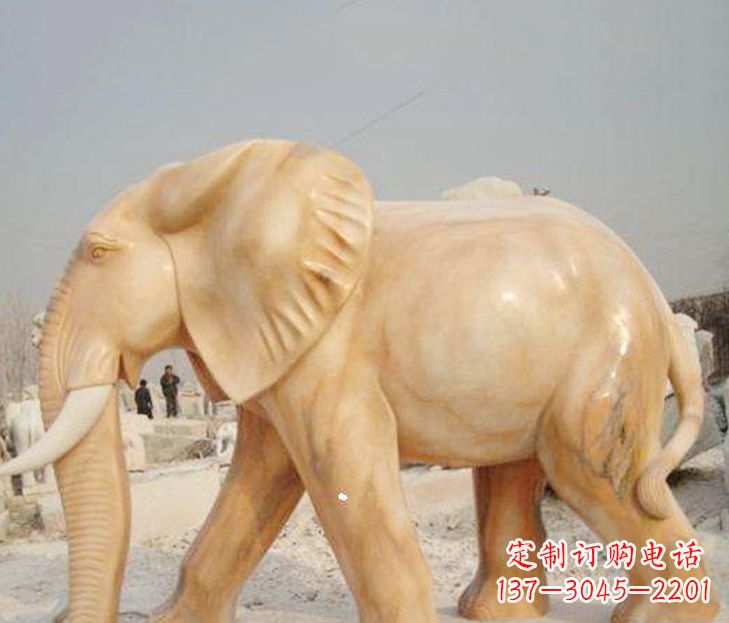 山西公园晚霞红大象雕塑