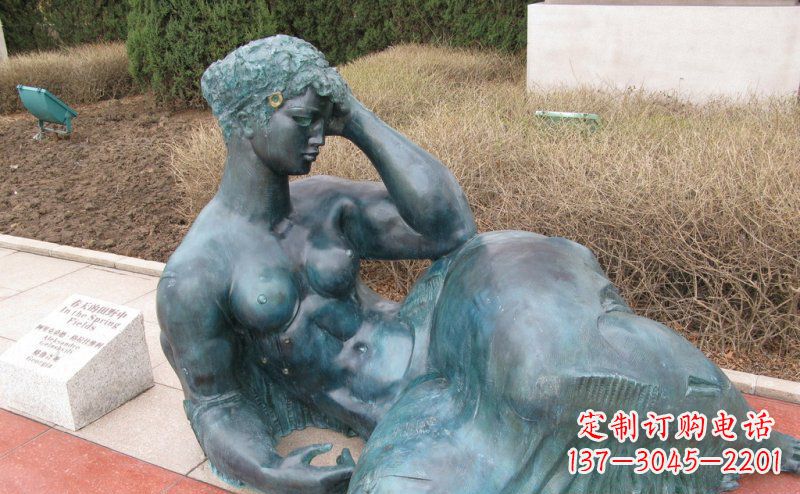 山西公园西方女人人物铜雕_2