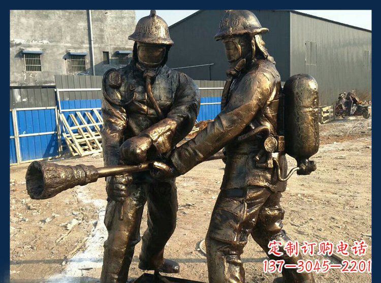 山西以消防员为原型的铜雕塑