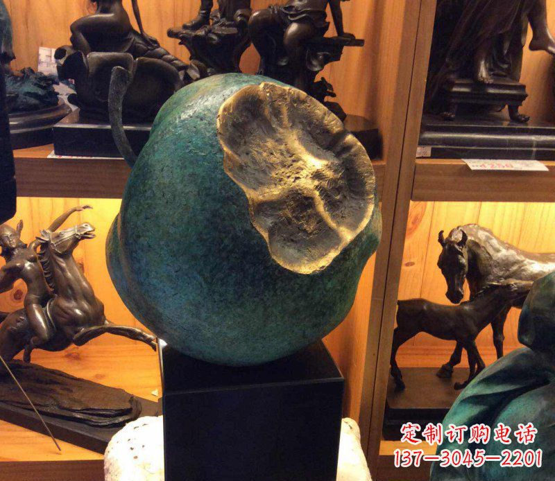 山西铜质可爱苹果雕塑