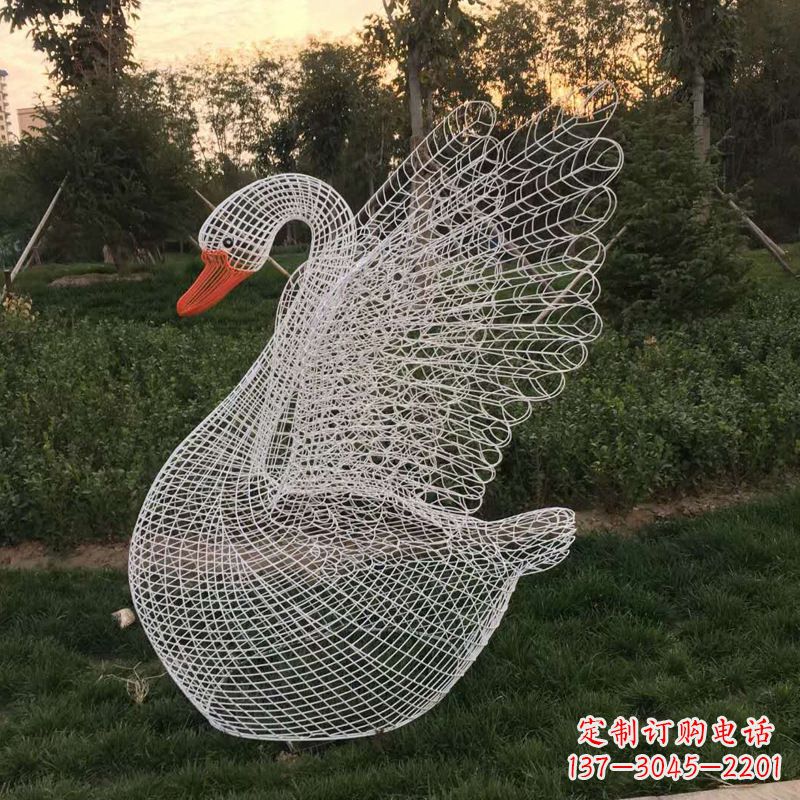 山西秀美天鹅铁艺雕塑,点缀公园绿地