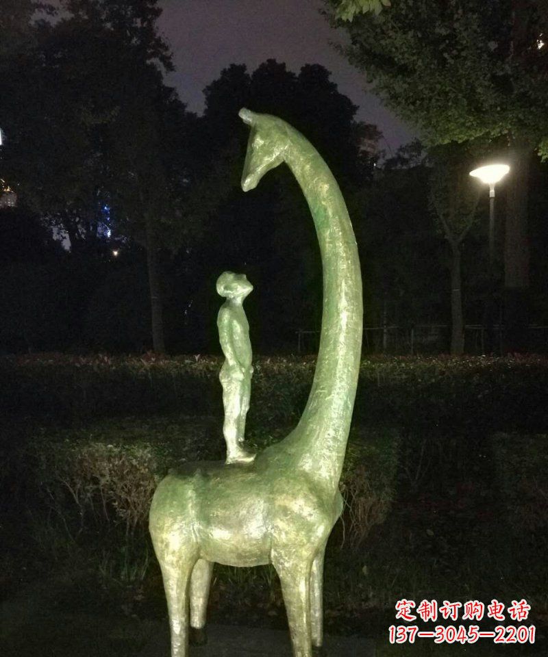 山西壮观绝伦的长颈鹿雕塑