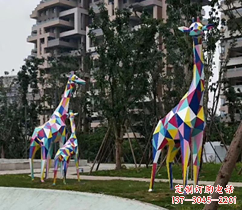 山西精美高雅的长颈鹿雕塑