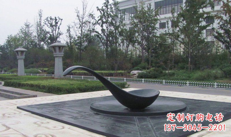 山西公园指南针景观铜雕