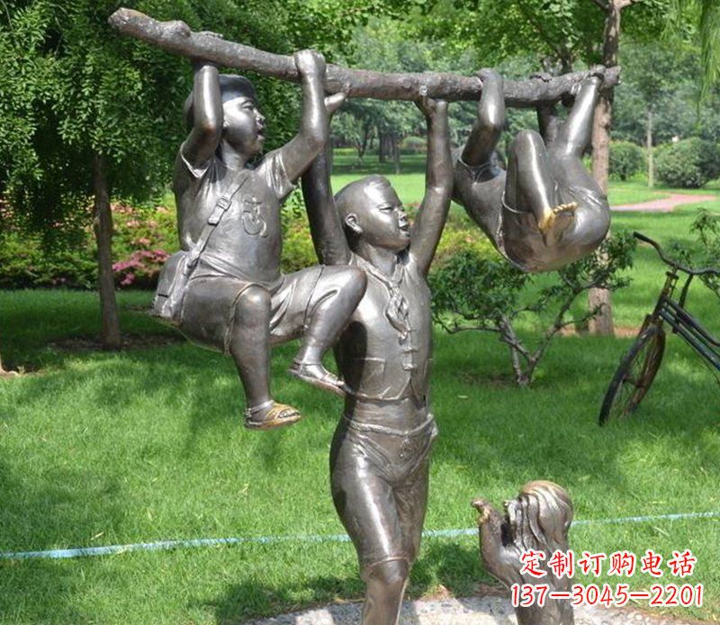 山西捉着树枝玩耍的小孩铜雕