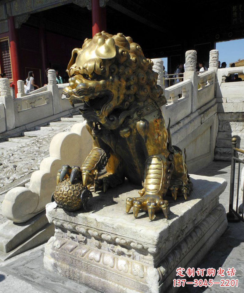 山西故宫铜制狮子雕塑，传承中国传统文化