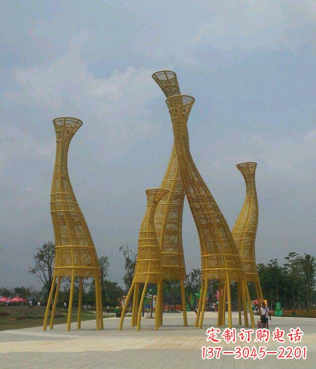 山西优雅与浪漫的相遇——不锈钢长颈鹿雕塑