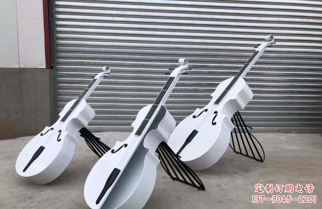 山西广场不锈钢大提琴雕塑1