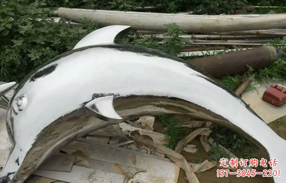 山西展现动感的不锈钢海豚雕塑