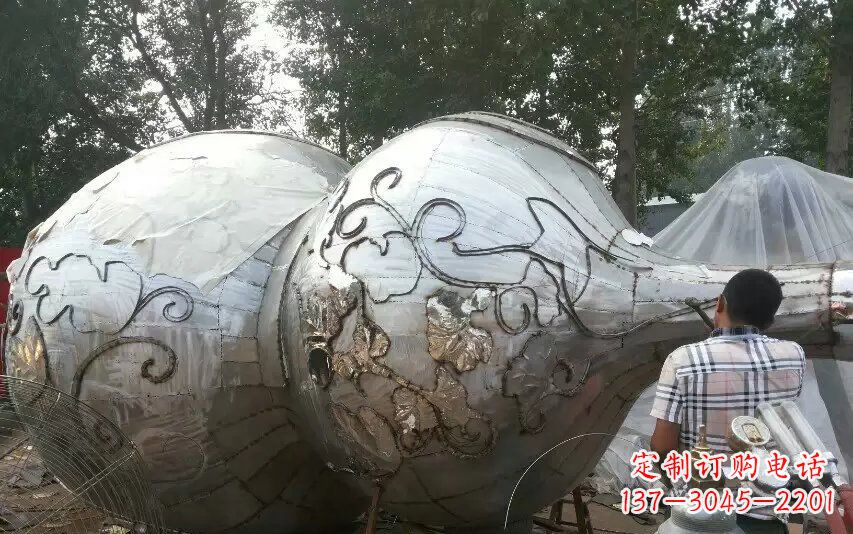 山西分外精美的不锈钢葫芦雕塑