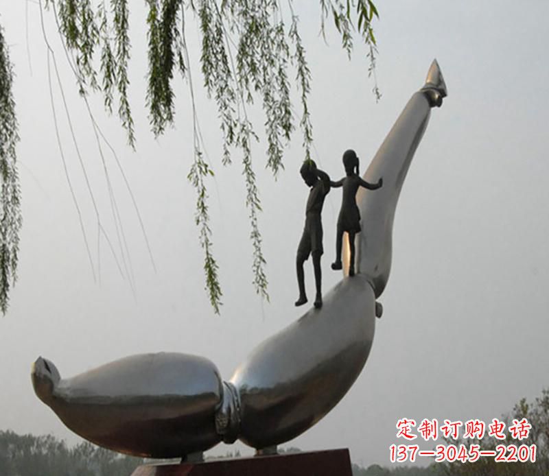 山西广场不锈钢站在海豚情侣景观雕塑