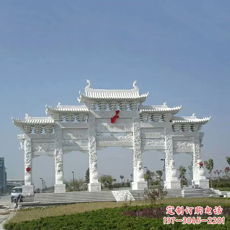 山西广场汉白玉五门石牌坊
