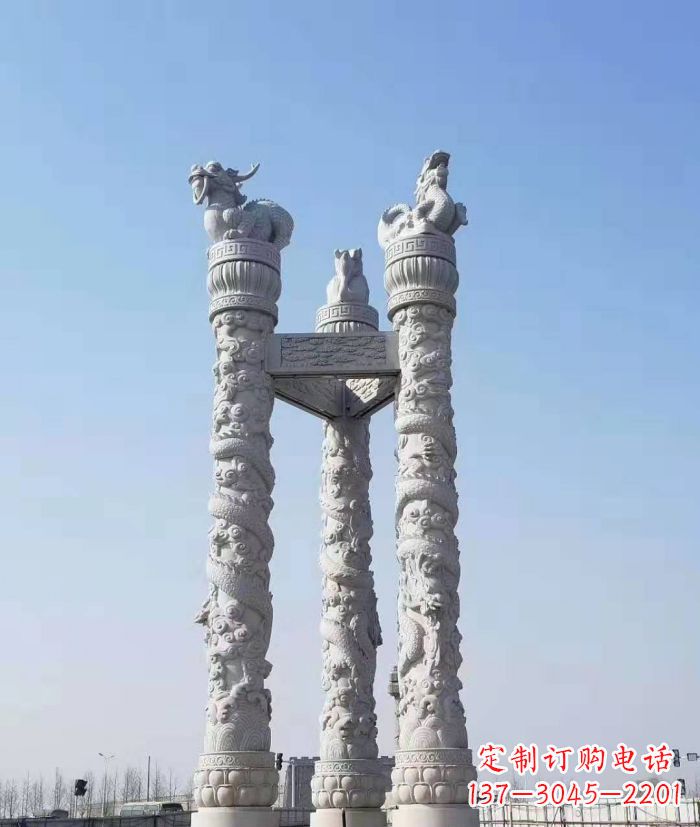 山西领雕塑:十二生肖石柱多彩景观