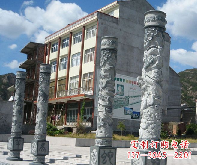 山西以龙柱为原型的十二生肖石雕
