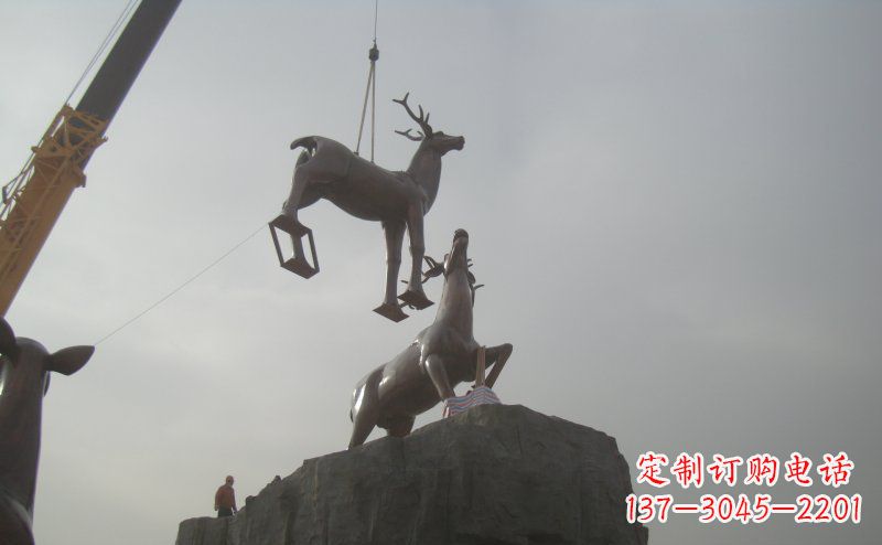 山西广场梅花鹿动物铜雕