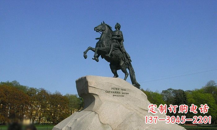 山西广场骑马的人物铜雕